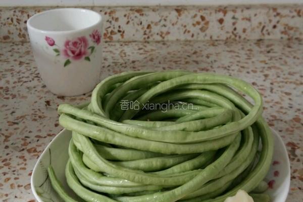 蒸豇豆的做法图解1