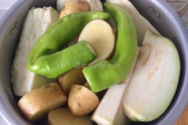 蒜泥茄子土豆的做法图解1