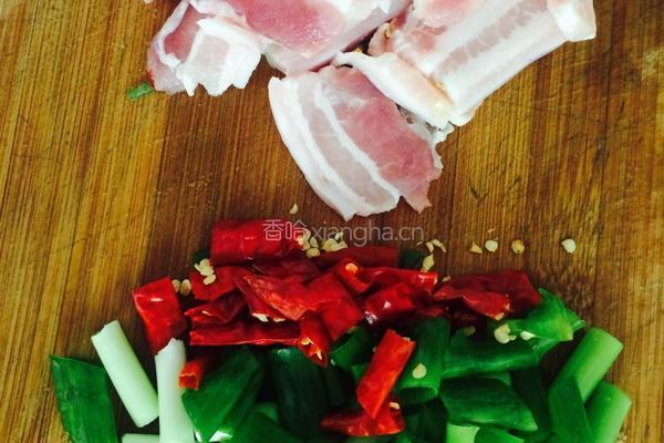 包菜烧肉的做法图解3