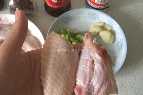 青椒鸡翅的做法图解2