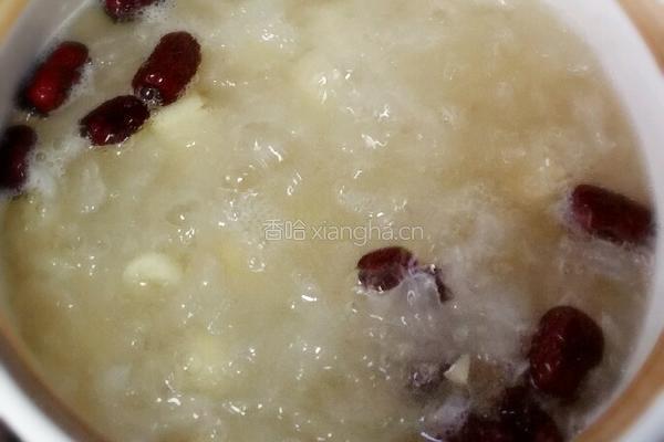 银耳莲子羹的做法图解10