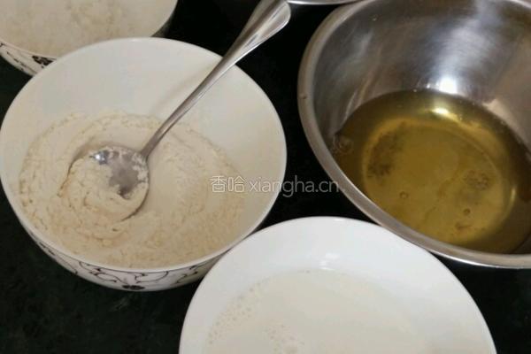电饭煲蛋糕的做法图解1