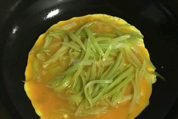 莴笋炒蛋的做法图解4