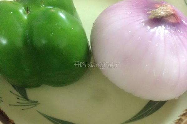洋葱炒肉的做法图解1