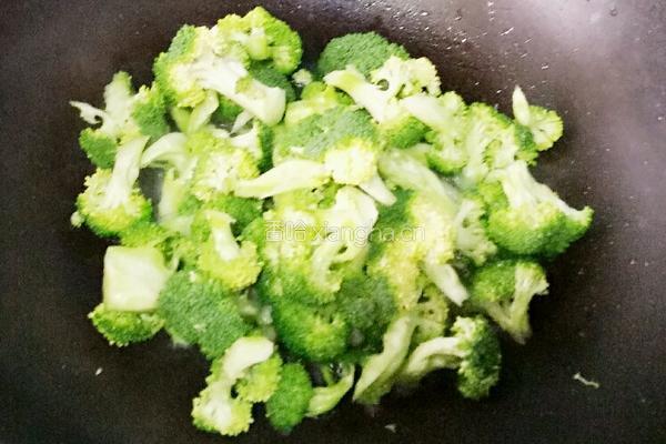 番茄炒西兰花的做法图解6