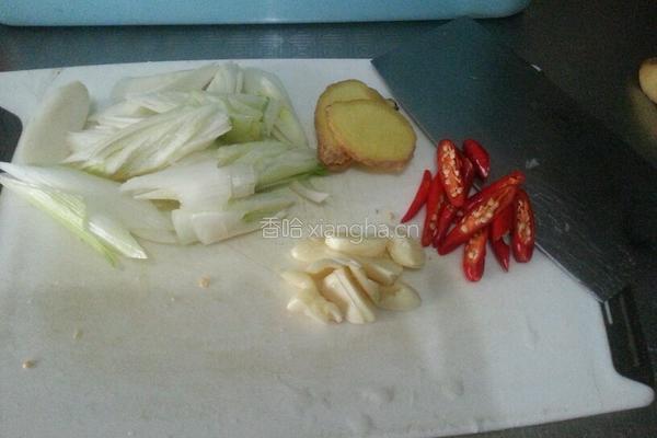 小鸡炖蘑菇的做法图解3
