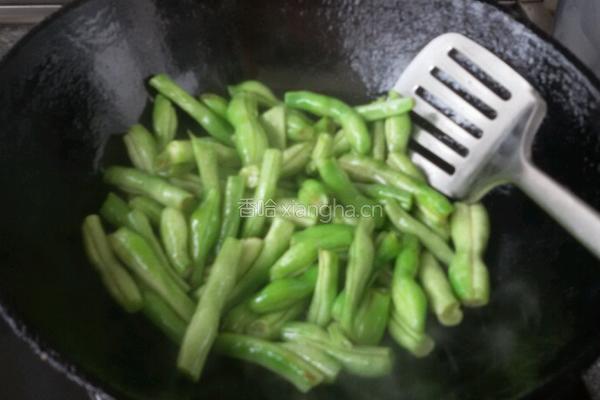 清炒豆角丝的做法图解1