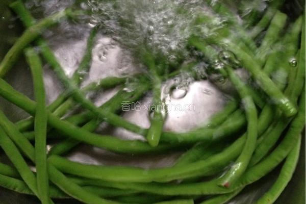 干煸豇豆的做法图解3