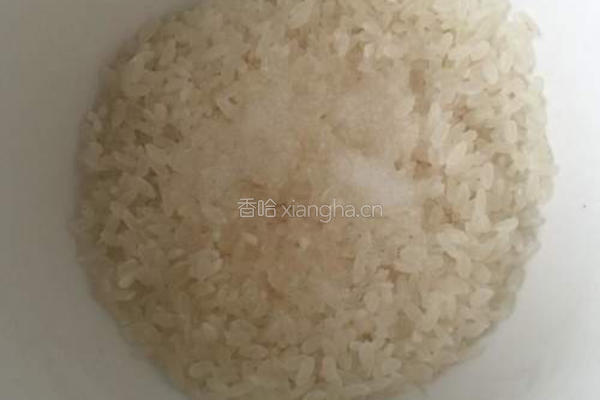 皮蛋瘦肉粥的做法图解1