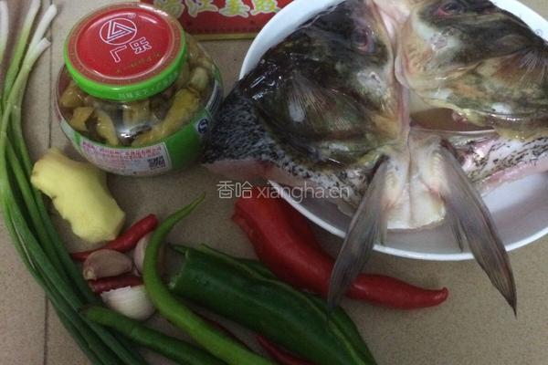 剁椒鱼头（家常版）的做法图解1