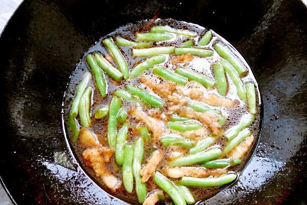 自家豆角焖面的做法图解6