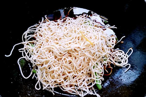 自家豆角焖面的做法图解9
