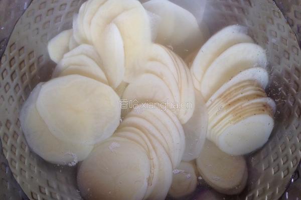 麻辣孜然土豆片的做法图解2