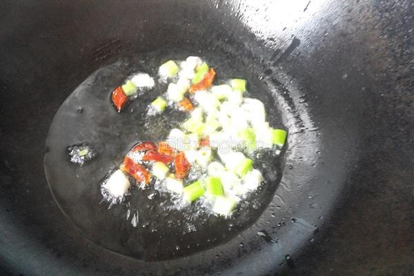 芹菜炒蛋的做法图解4