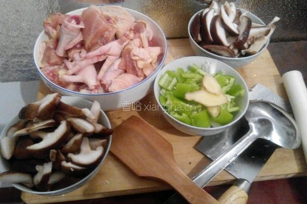 小鸡炖蘑菇的做法图解1