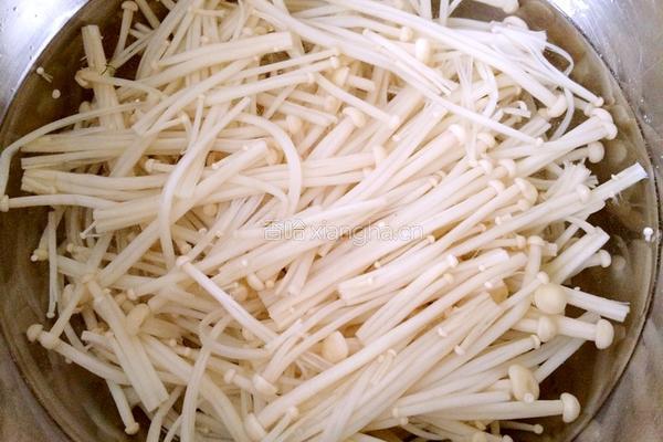 凉拌金针菇的做法图解2