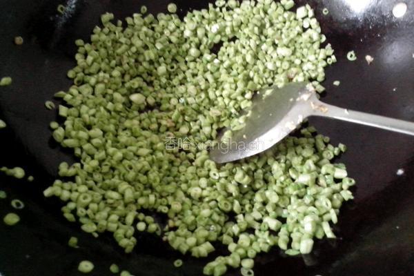 蚬肉炒豆角的做法图解7