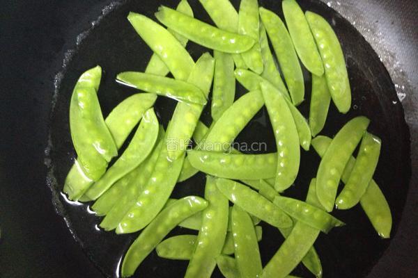 蒜香荷兰豆的做法图解2