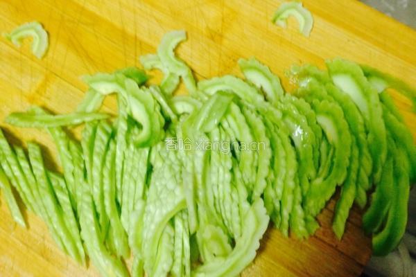 苦瓜虾仁的做法图解4