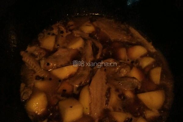 土豆炖鸡翅的做法图解3