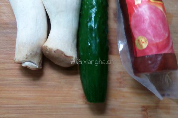 火腿黄瓜烧鲍菇的做法图解1