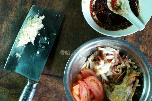 腊肉番茄麻辣面的做法图解2