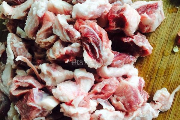 牛肉烧土豆的做法图解1
