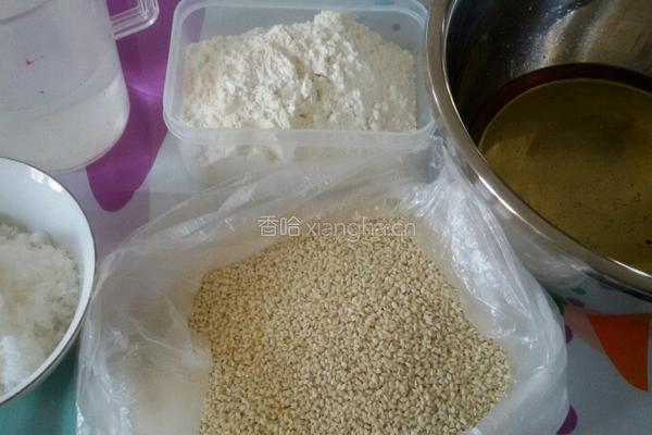 芝麻薄脆饼的做法图解1
