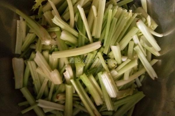 香芹粉皮炒肉的做法图解1