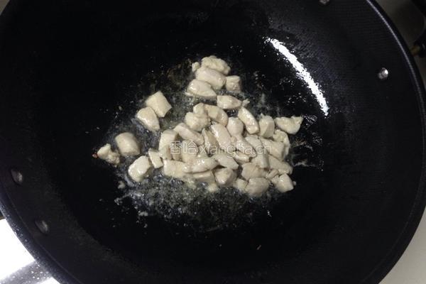 三鲜炒鸡丁的做法图解3