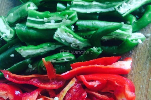 尖椒爆炒蜗牛肉的做法图解4