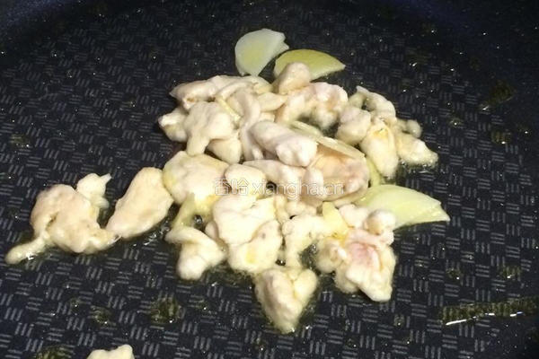 虫草花炒鸡肉丝的做法图解4