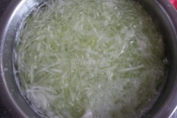 冬瓜馅锅贴的做法图解1