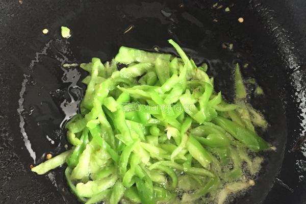 青椒茄丝的做法图解2