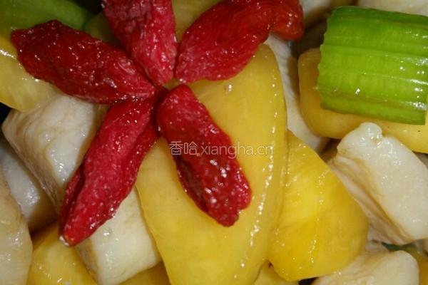 黄桃滑爽鸡丁 的做法图解7