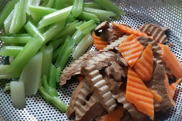 西芹凉拌干豆腐的做法图解4