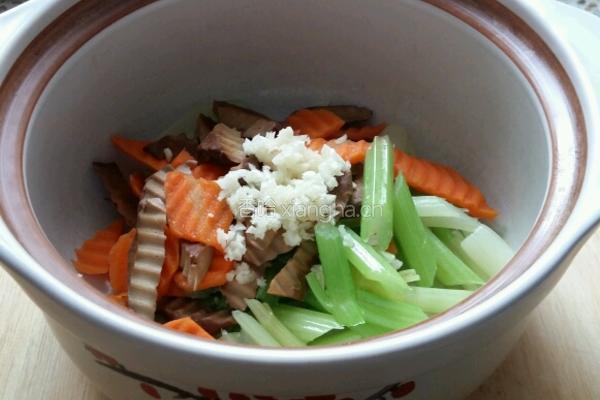 西芹凉拌干豆腐的做法图解5