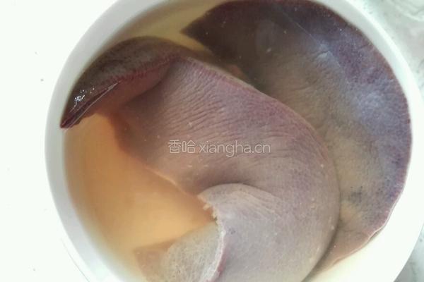 血皮菜凉拌猪肝的做法图解1