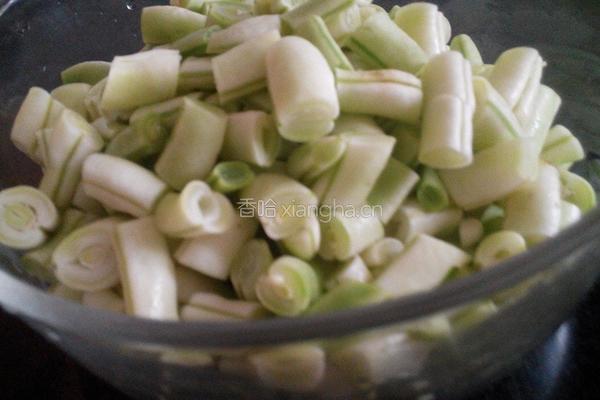 豆角炖肉的做法图解1