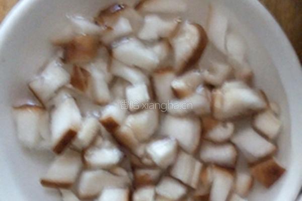 香菇皮蛋瘦肉粥的做法图解4