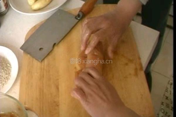 鸡肉香蕉卷的做法图解4