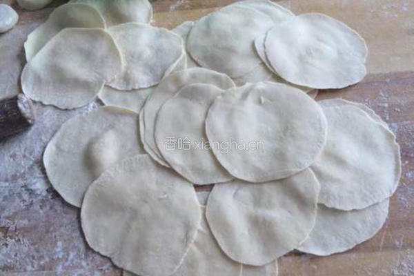 尖椒芹菜肉馅饺子的做法图解5