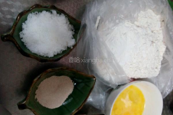 豆沙环形面包的做法图解1