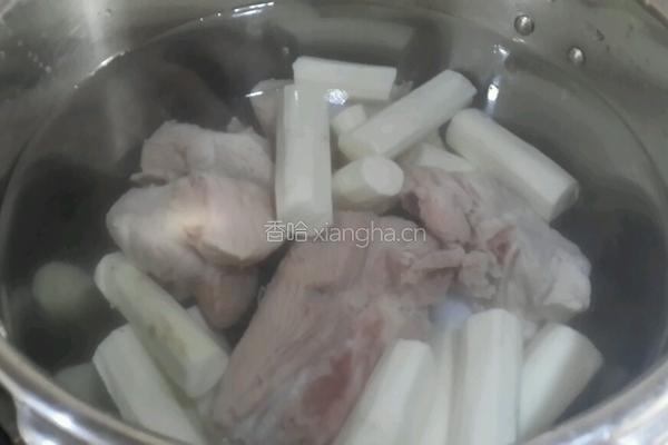 莲子淮山汤的做法图解3