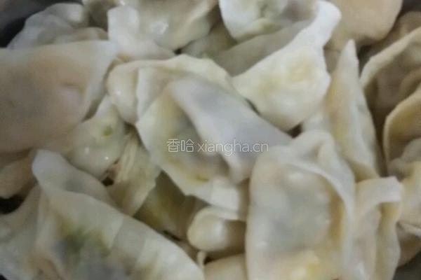 猪肉青椒馅的饺子的做法图解4