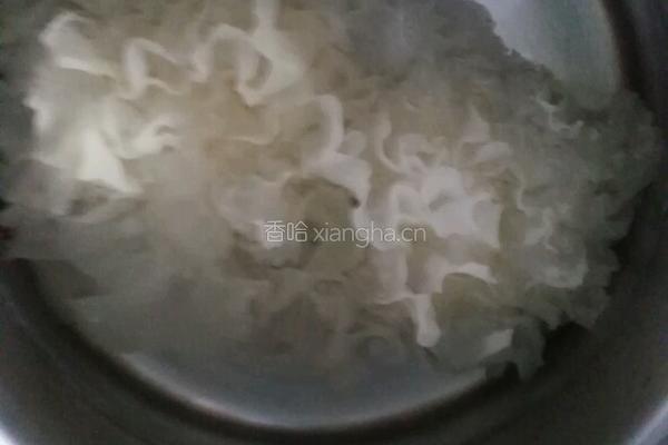 绿豆银耳汤的做法图解1