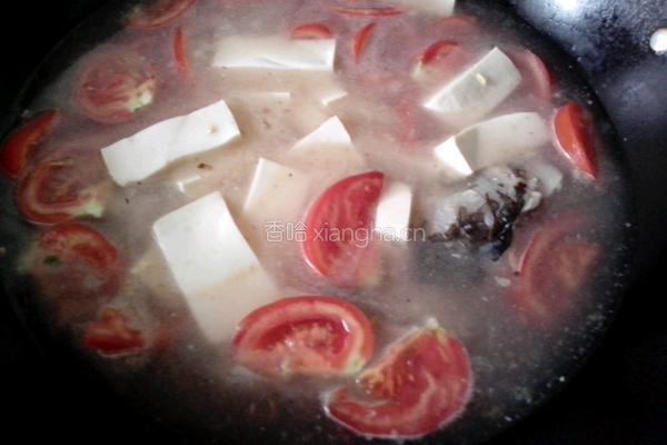 番茄白豆腐鱼头汤的做法图解3