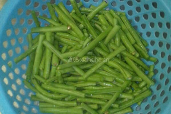 清炒豇豆的做法图解1