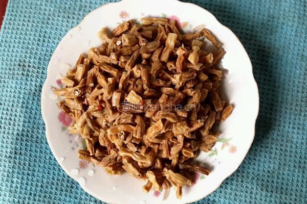 干豇豆炒肉末的做法图解1