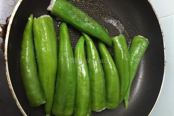 青椒酿鲮鱼肉的做法图解4